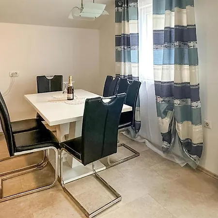 2 Bedroom Cozy Apartment In Krsan Apartman Kršan