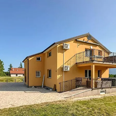 2 Bedroom Cozy Apartment In Krsan * Kršan