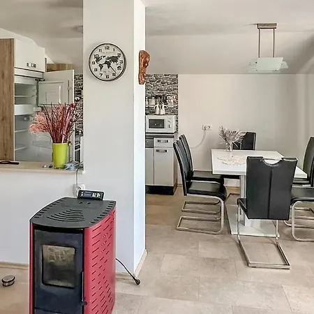 Apartman 2 Bedroom Cozy Apartment In Krsan *