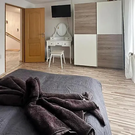 2 Bedroom Cozy Apartment In Krsan