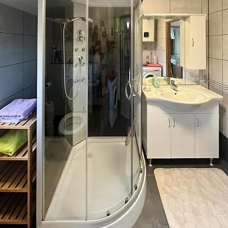 Apartman 2 Bedroom Cozy Apartment In Krsan Kršan