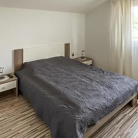 2 Bedroom Cozy Apartment In Krsan Apartman