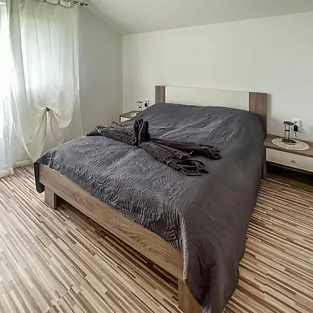 2 Bedroom Cozy Apartment In Krsan Apartmán