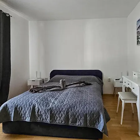 2 Bedroom Cozy Apartment In Krsan