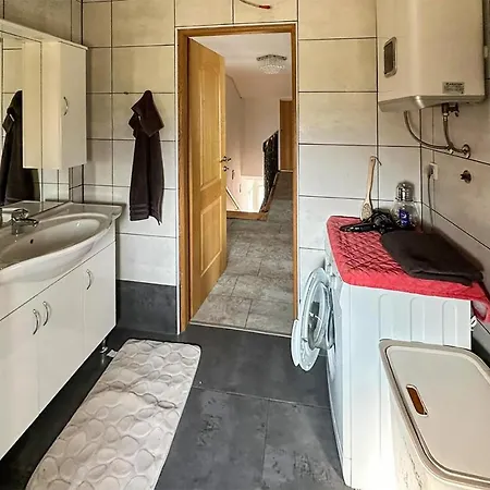 Apartman 2 Bedroom Cozy Apartment In Krsan