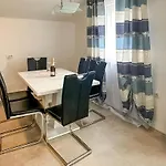 2 Bedroom Cozy Apartment In Krsan شقة Kršan