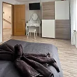 2 Bedroom Cozy Apartment In Krsan